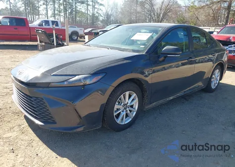 2025 Toyota Camry Le z USA, uszkodzony, nr VIN 4T1DAACK7SU504795